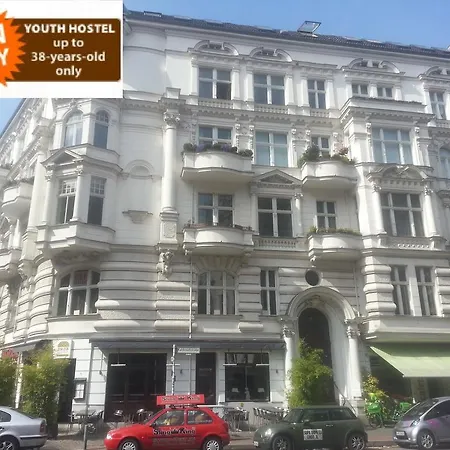 Gay Youth Hostel-2